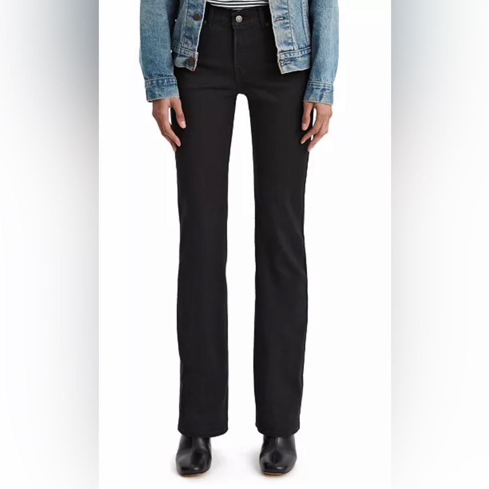 Levi’s Women's Casual Classic Mid Rise Bootcut Jeans in soft black